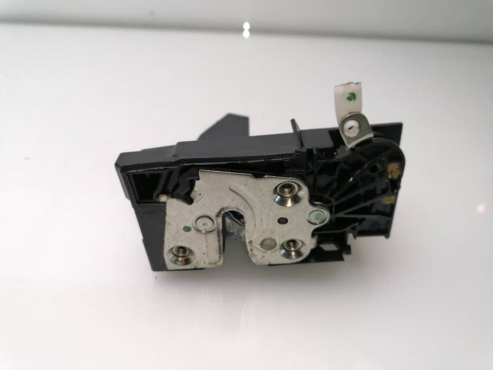 Cerradura puerta trasera derecha DACIA SANDERO 3