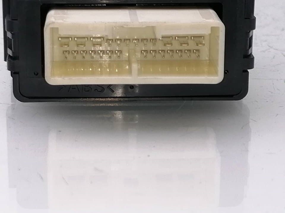 Modulo electronico TOYOTA YARIS (NCP1/NLP1/SCP1) 4