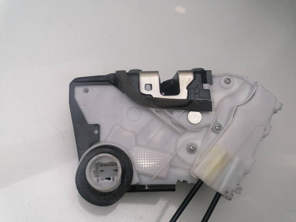 Cerradura puerta delantera derecha TOYOTA YARIS (NCP1/NLP1/SCP1) 4