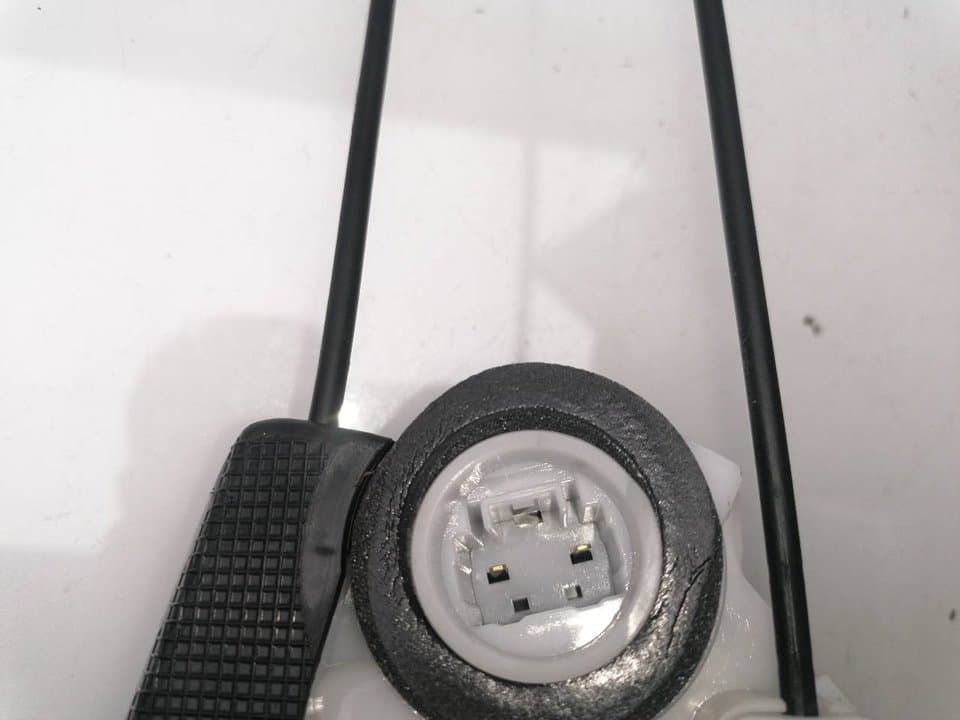 Cerradura puerta trasera izquierda TOYOTA YARIS (NCP1/NLP1/SCP1) 4