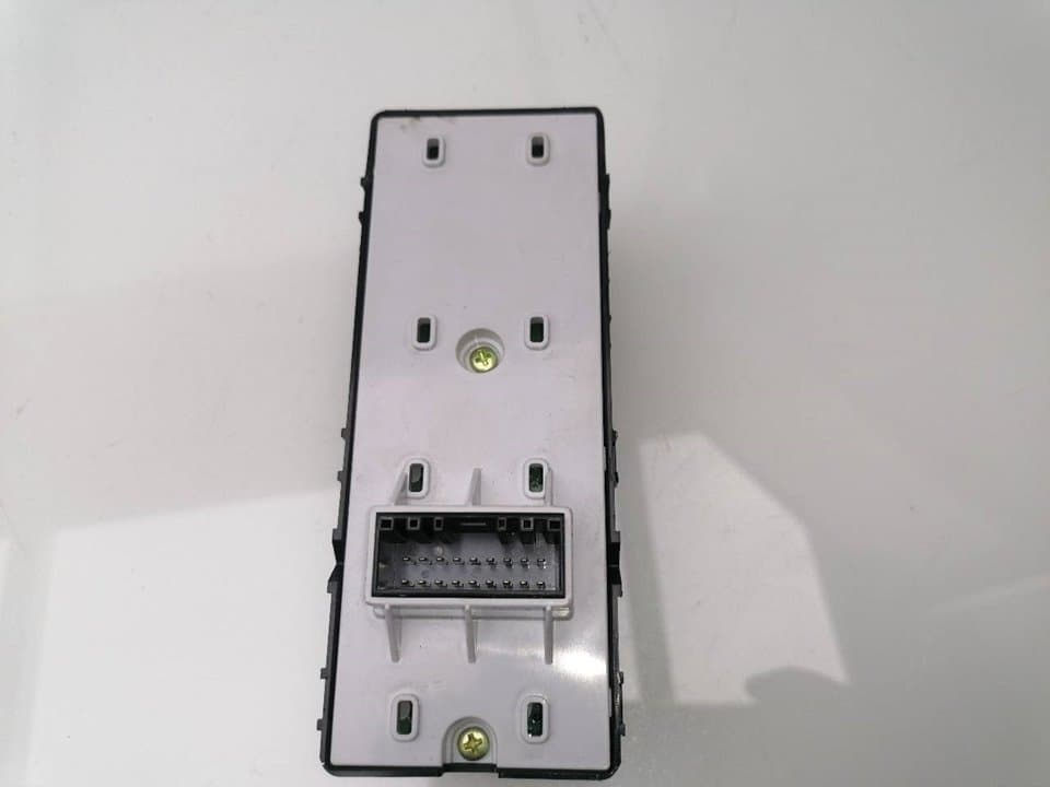 Mando elevalunas delantero izquierdo KIA STONIC 3
