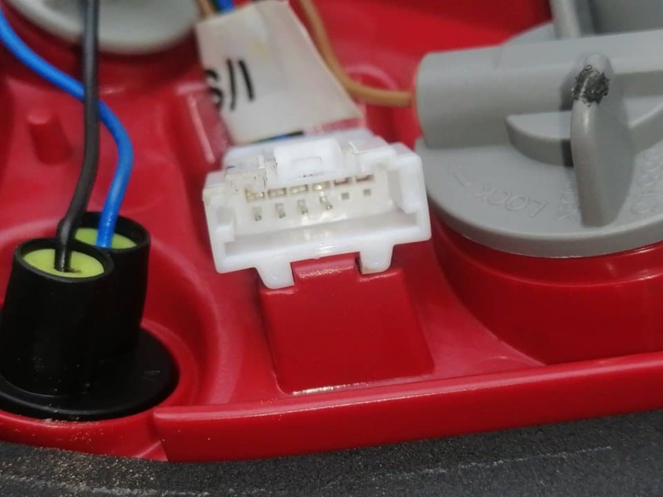 Piloto trasero derecho KIA STONIC 3