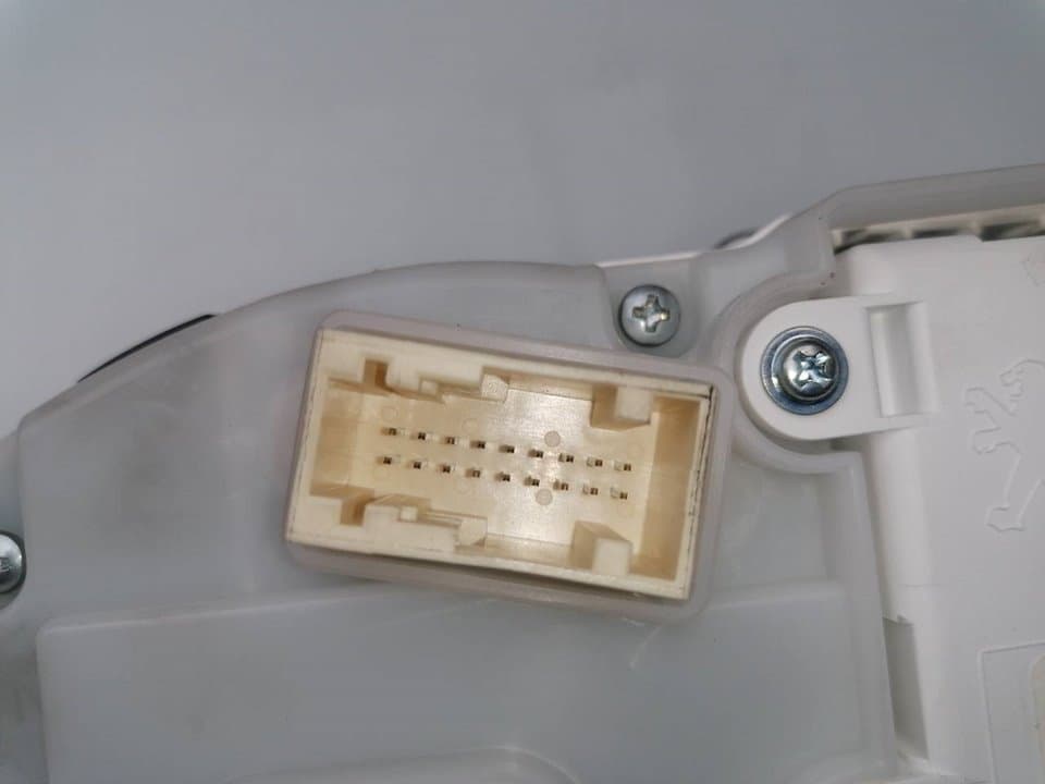 Cuadro instrumentos PEUGEOT 2008 (P1) 3