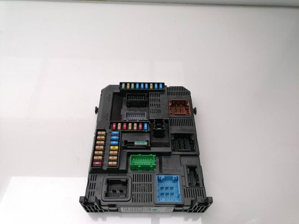 Caja reles / fusibles PEUGEOT 2008 (P1)