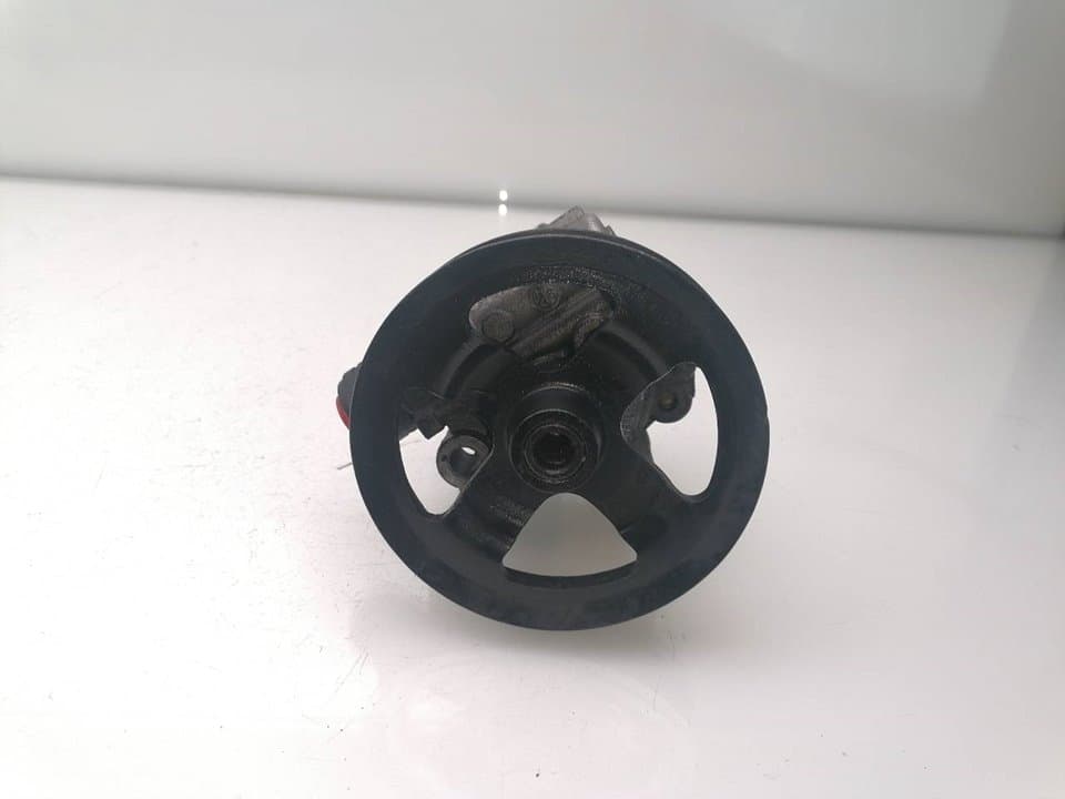 Bomba direccion TOYOTA AVENSIS 3