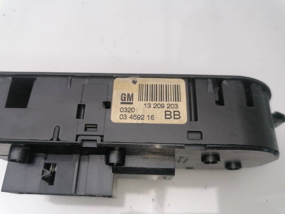 Mando elevalunas delantero izquierdo OPEL ZAFIRA B 3