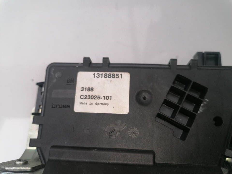Cerradura maletero / porton OPEL ZAFIRA B 2
