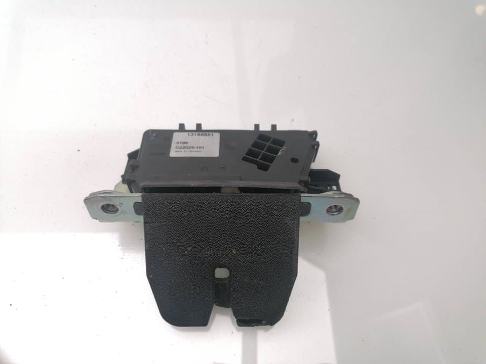 Cerradura maletero / porton OPEL ZAFIRA B