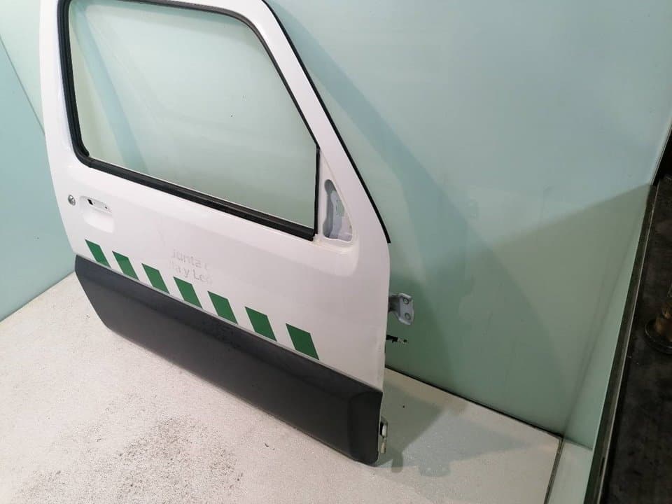 Puerta delantera derecha SUZUKI JIMNY SN (FJ) 3