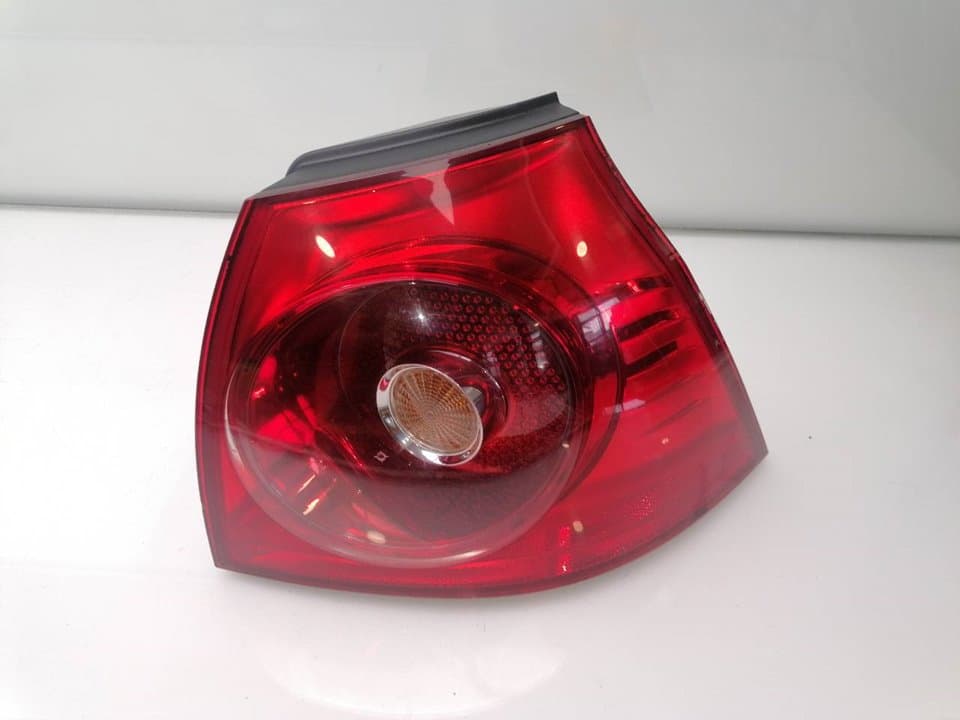 Piloto trasero derecho VOLKSWAGEN GOLF V BERLINA (1K1)
