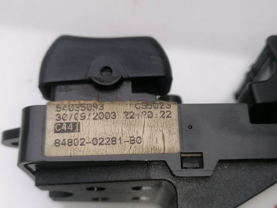 Mando elevalunas delantero izquierdo TOYOTA COROLLA (E12) 3