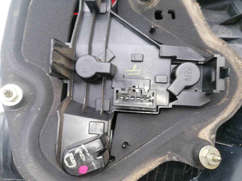 Piloto trasero izquierdo TOYOTA COROLLA (E12) 5