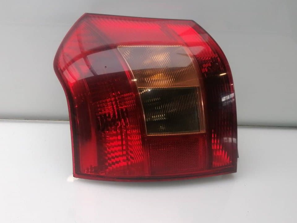 Piloto trasero izquierdo TOYOTA COROLLA (E12)