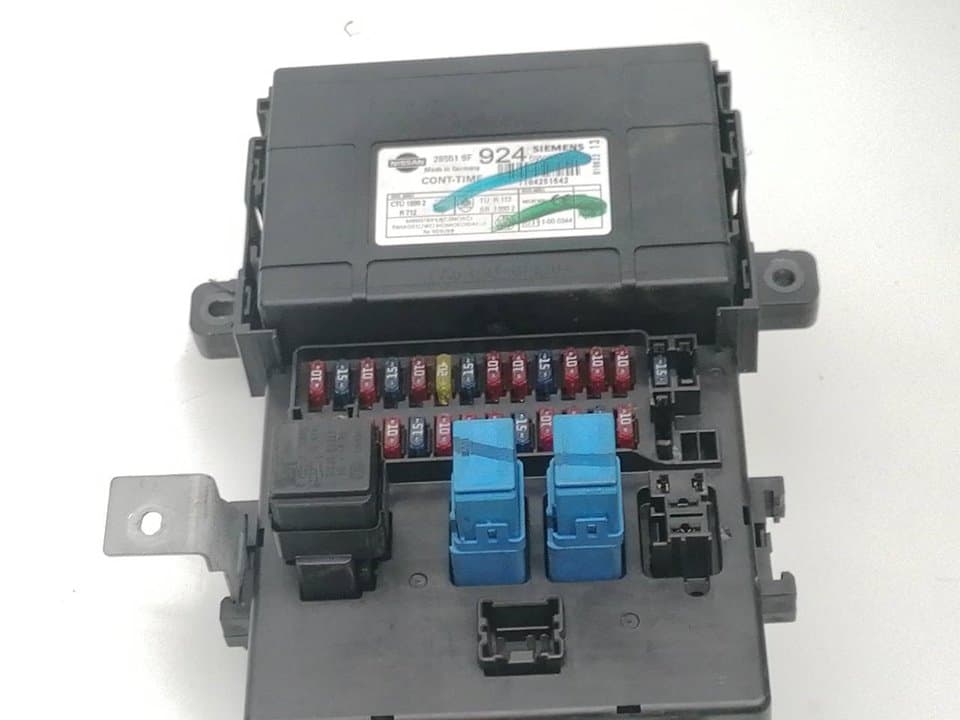 Caja reles / fusibles NISSAN PRIMERA BERLINA (P11)