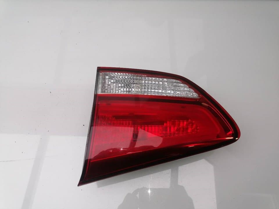 Piloto trasero derecho KIA CARENS ( )