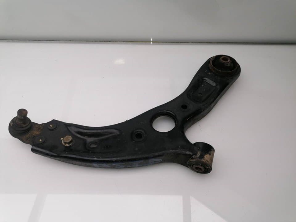 Brazo suspension inferior delantero derecho KIA CARENS ( )