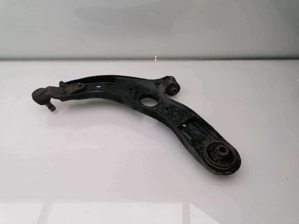 Brazo suspension inferior delantero derecho KIA CARENS ( ) 2