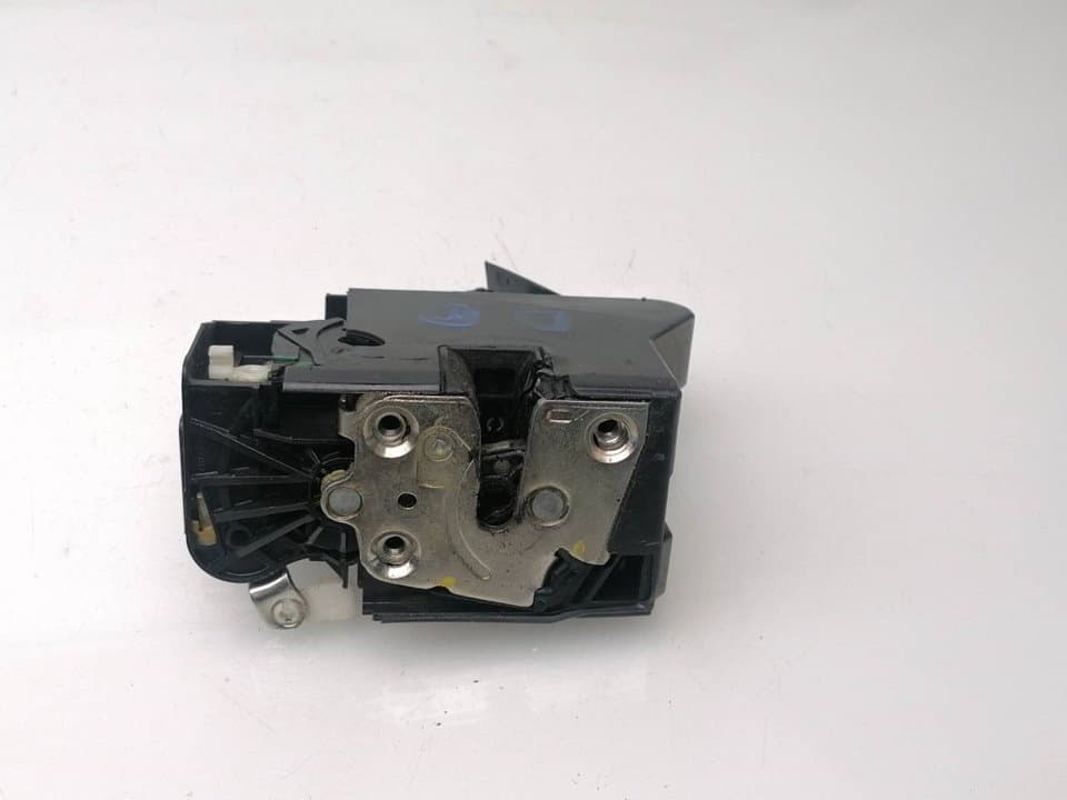 Cerradura puerta delantera derecha DACIA SANDERO 3