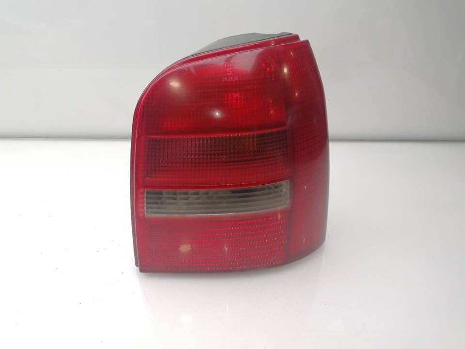 Piloto trasero derecho AUDI A4 AVANT (8E)