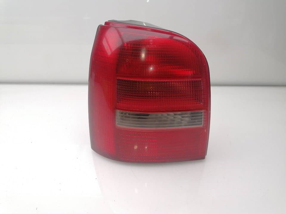 Piloto trasero izquierdo AUDI A4 AVANT (8E)