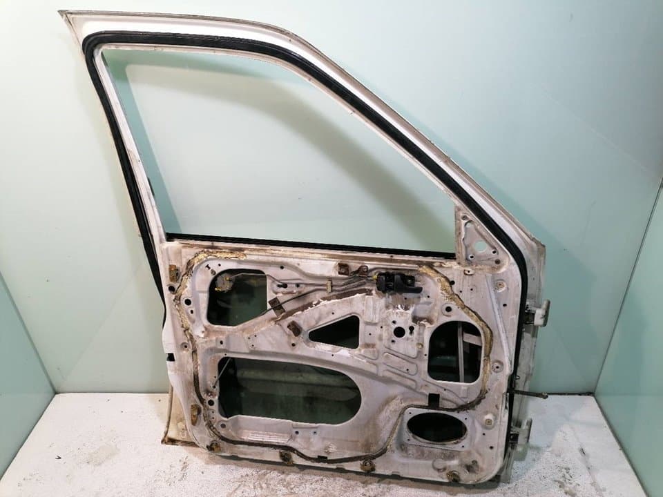 Puerta delantera izquierda NISSAN TERRANO/TERRANO.II (R20) 5
