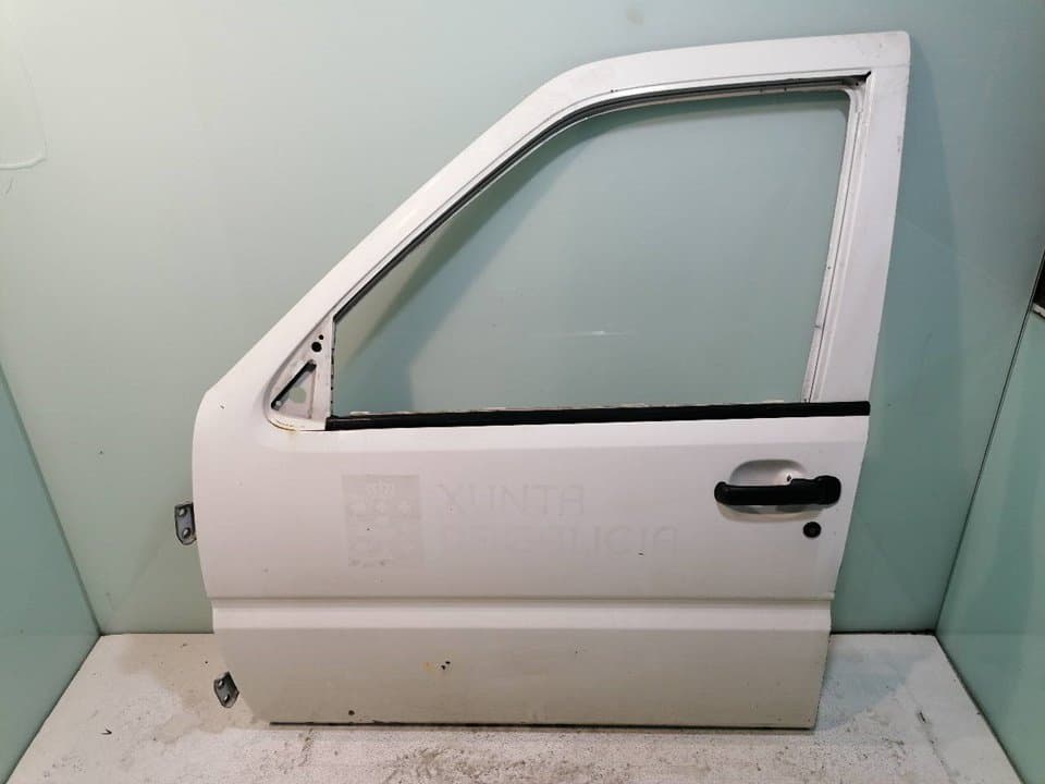 Puerta delantera izquierda NISSAN TERRANO/TERRANO.II (R20)