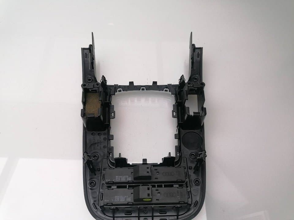 Plastico AUDI A4 BERLINA (8E) 3