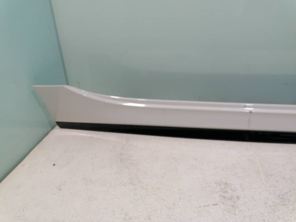 Faldon lateral BMW SERIE 1 LIM 3