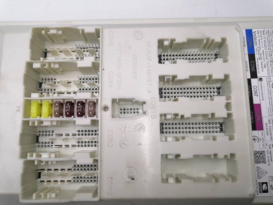 Caja reles / fusibles BMW SERIE 1 LIM 2