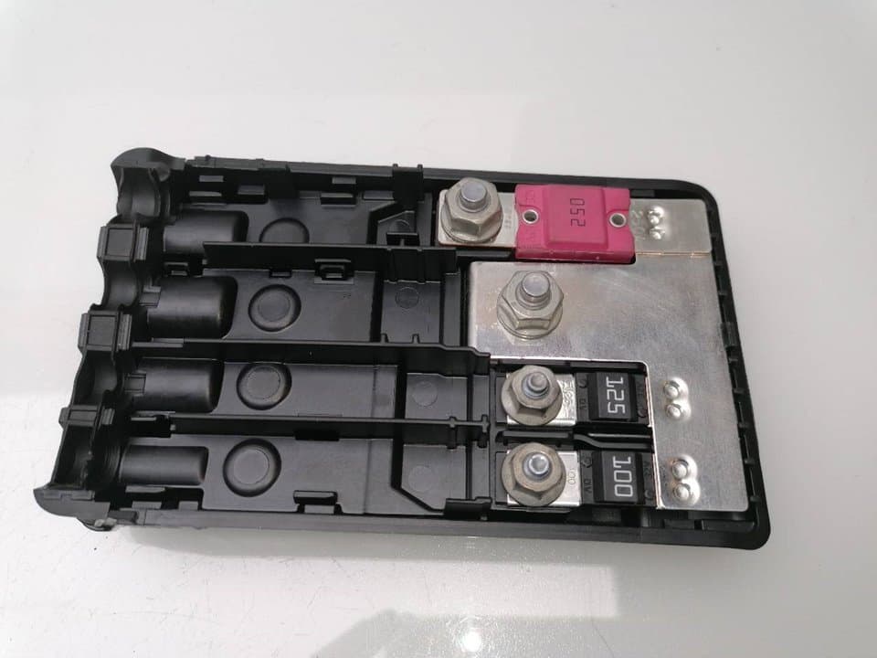Caja reles / fusibles BMW SERIE 1 LIM 2