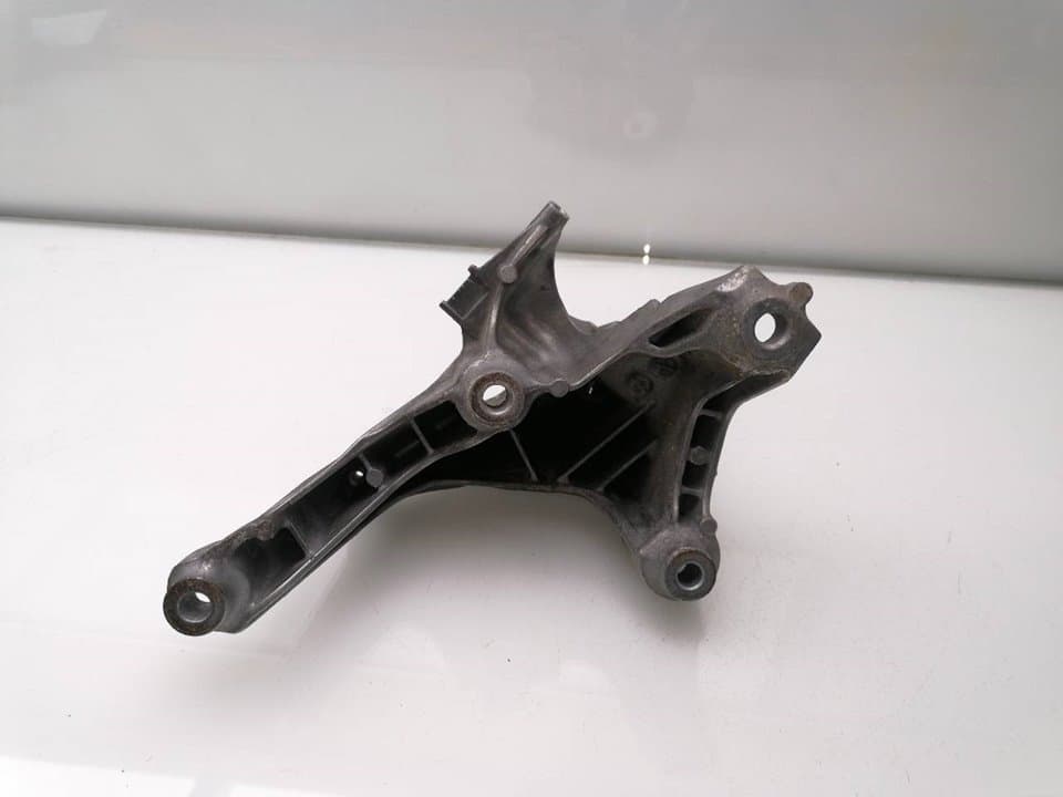 Soporte motor izquierdo AUDI A4 AVANT (8W5) 2