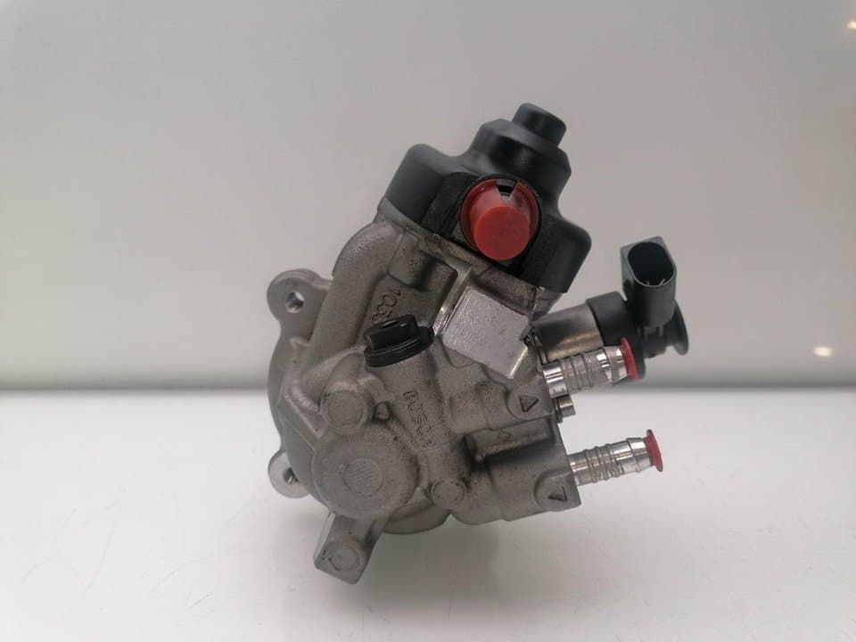 Bomba inyeccion AUDI A4 AVANT (8W5) 5