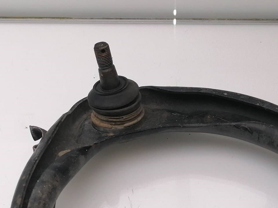Brazo suspension superior delantero derecho TOYOTA HILUX (KUN) 4