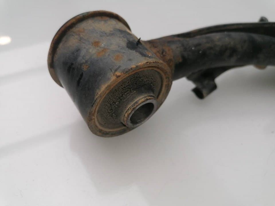 Brazo suspension superior delantero derecho TOYOTA HILUX (KUN) 2