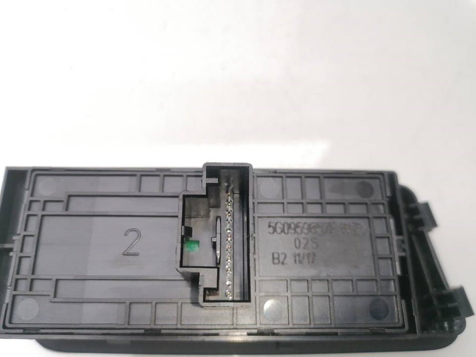 Mando elevalunas delantero izquierdo VOLKSWAGEN GOLF VII LIM. 3