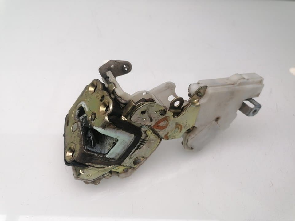Cerradura puerta delantera derecha NISSAN TERRANO/TERRANO.II (R20)