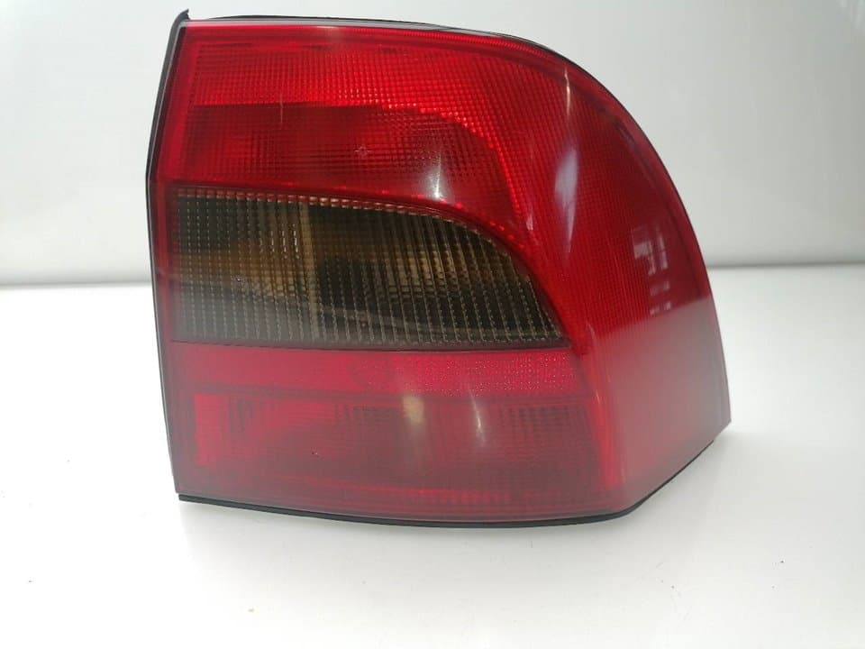 Piloto trasero derecho OPEL VECTRA B BERLINA