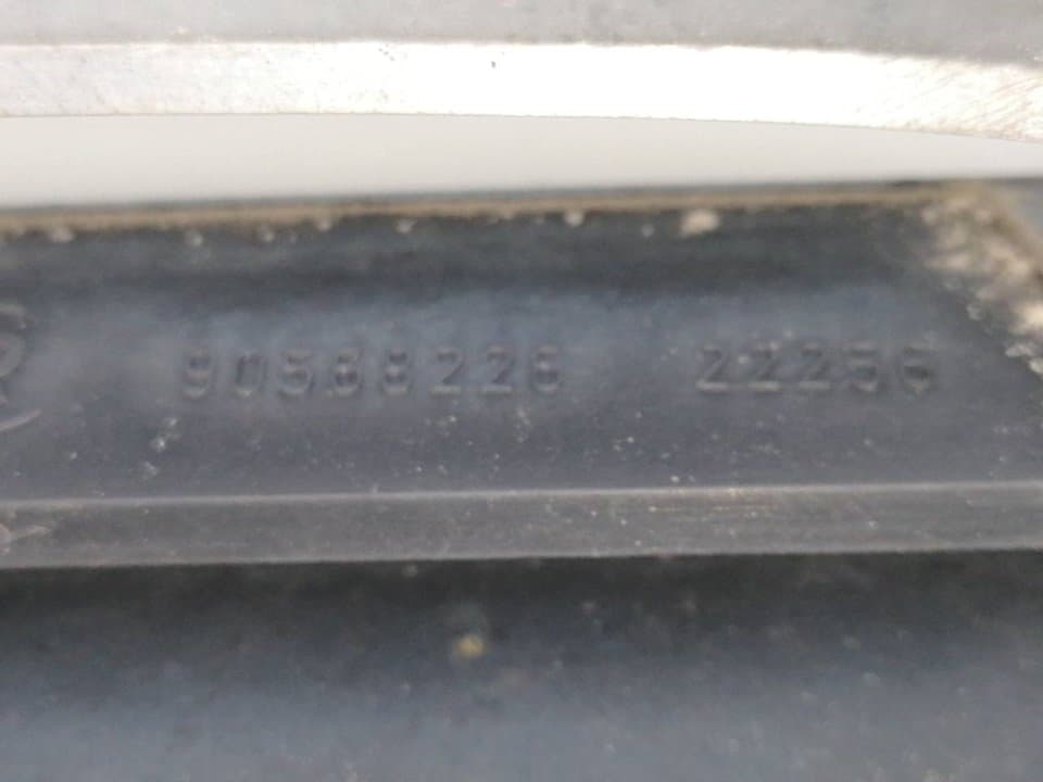 Rejilla delantera OPEL VECTRA B BERLINA 3