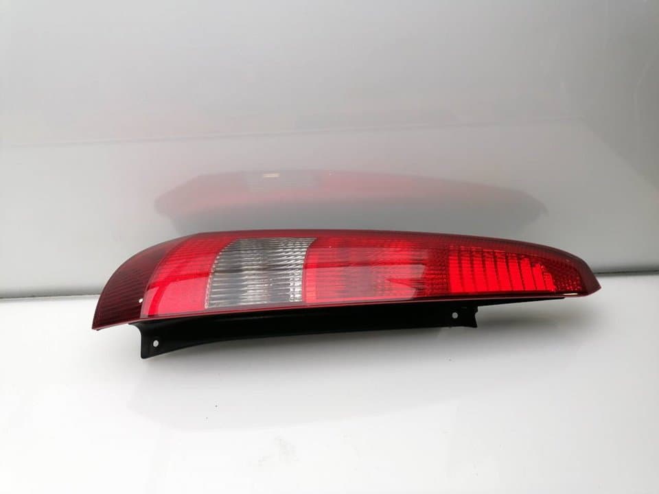 Piloto trasero izquierdo FORD FIESTA (CBK)