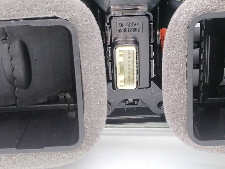 Recambio HYUNDAI I10 ref. 84785K7000Y4T 4
