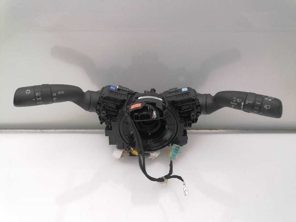 Mando multifuncion TOYOTA YARIS (NCP1/NLP1/SCP1)