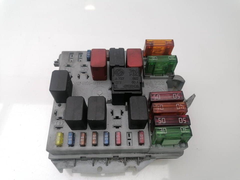 Caja reles / fusibles ALFA ROMEO 147 (190)