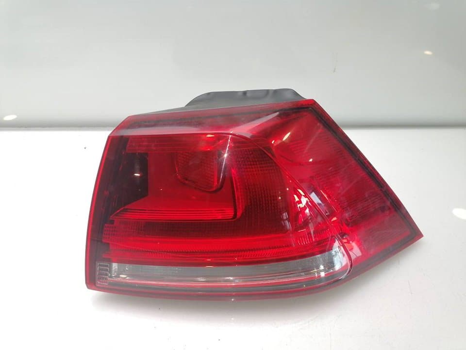 Piloto trasero derecho VOLKSWAGEN GOLF VII LIM.
