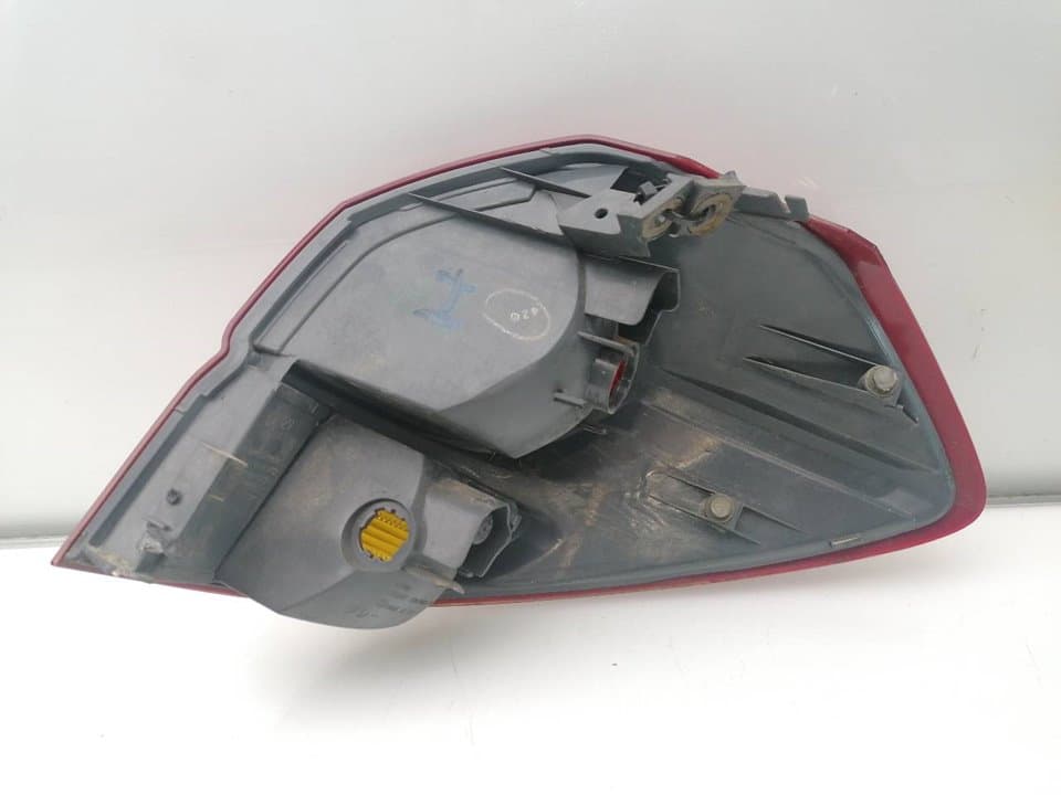 Piloto trasero izquierdo SUBARU LEGACY BERL./FAMILIAR B11 (BD/BG) 4