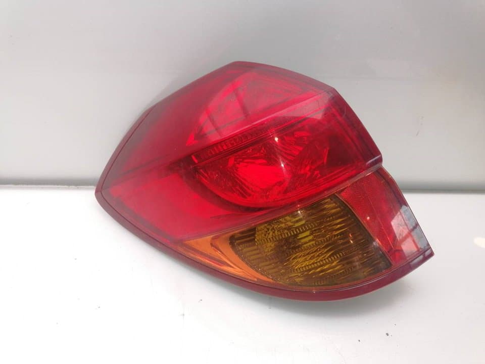 Piloto trasero izquierdo SUBARU LEGACY BERL./FAMILIAR B11 (BD/BG)