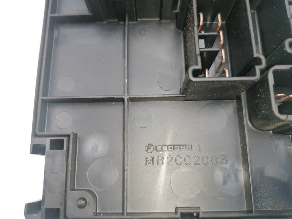 Caja reles / fusibles SUBARU LEGACY BERL./FAMILIAR B11 (BD/BG) 4