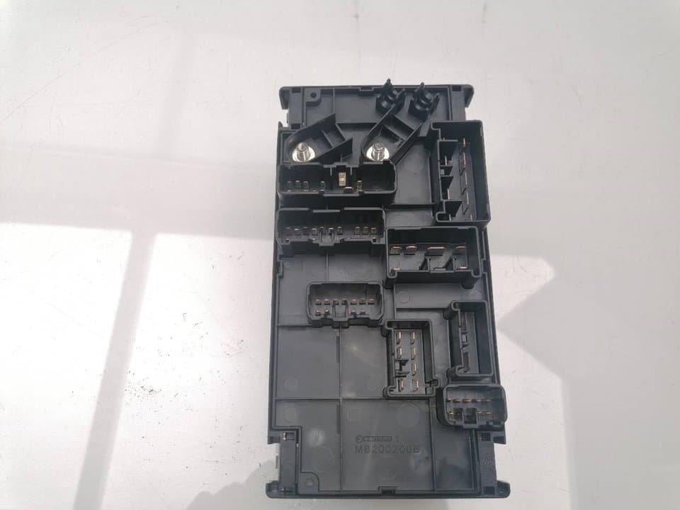 Caja reles / fusibles SUBARU LEGACY BERL./FAMILIAR B11 (BD/BG) 3