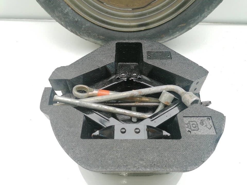 Soporte rueda repuesto SUBARU LEGACY BERL./FAMILIAR B11 (BD/BG) 3
