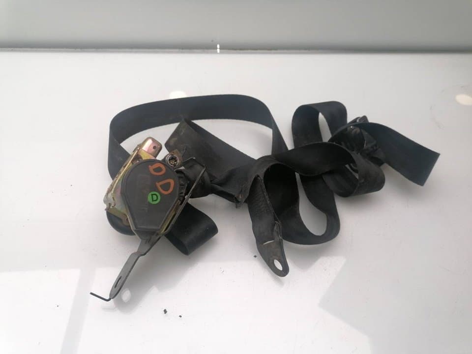 Cinturon seguridad delantero derecho NISSAN TERRANO/TERRANO.II (R20)