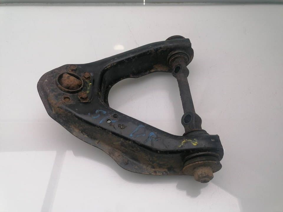Brazo suspension superior delantero derecho NISSAN TERRANO/TERRANO.II (R20)